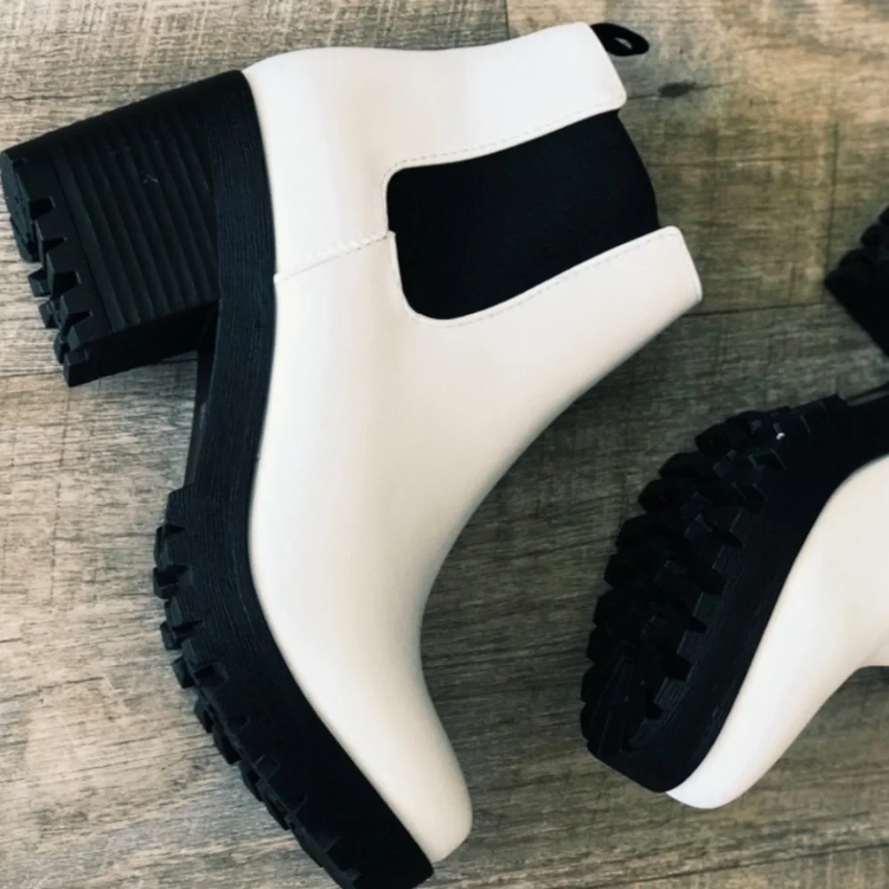 SODA white Jaber lug boots